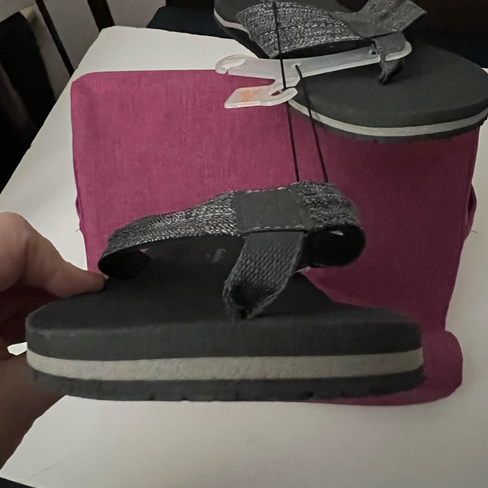 Goodfellow & Co Men’s Grey Flip Flops in Size Small (7/8) - Picture 6 of 10